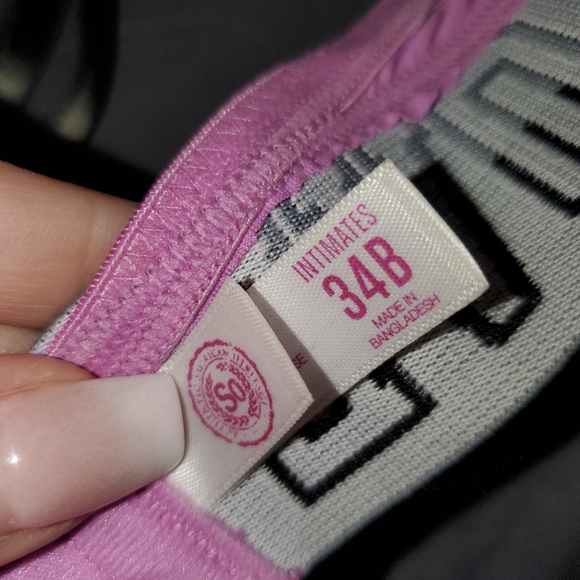 Bras - Picture 3 of 7